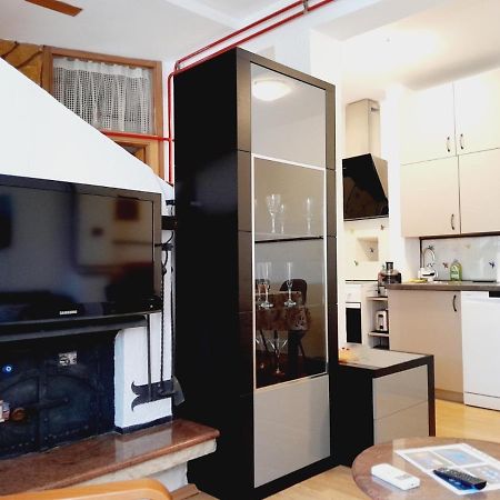 Apartment Mila With Jacuzzi Spa Пула Екстер'єр фото